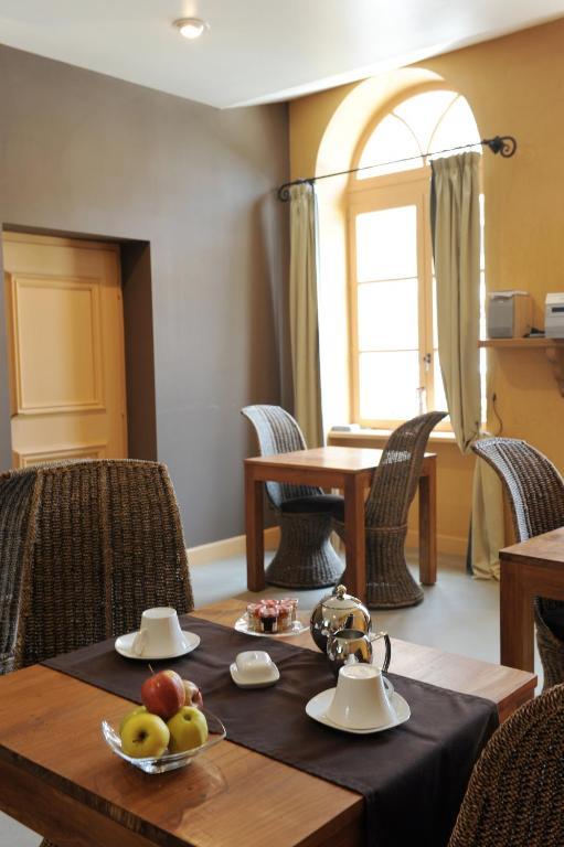 Bed and Breakfast Logis De Nantas Saint-Jean-Bonnefonds Экстерьер фото